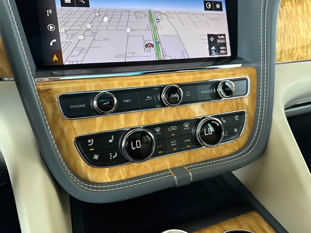 Used 2021 Bentley Bentayga image 28