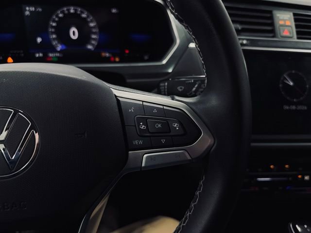 Used 2022 Volkswagen Tiguan SE w/ Panoramic Sunroof Package image 26