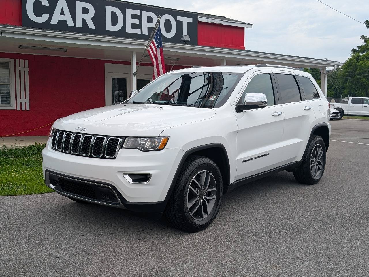 Used 2020 Jeep Grand Cherokee Limited AWD/4WD image 2