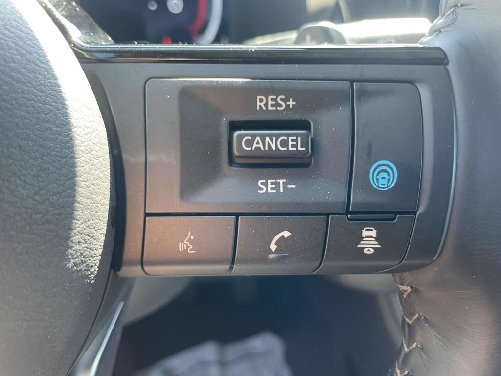 Used 2025 Nissan Pathfinder Platinum AWD/4WD image 34