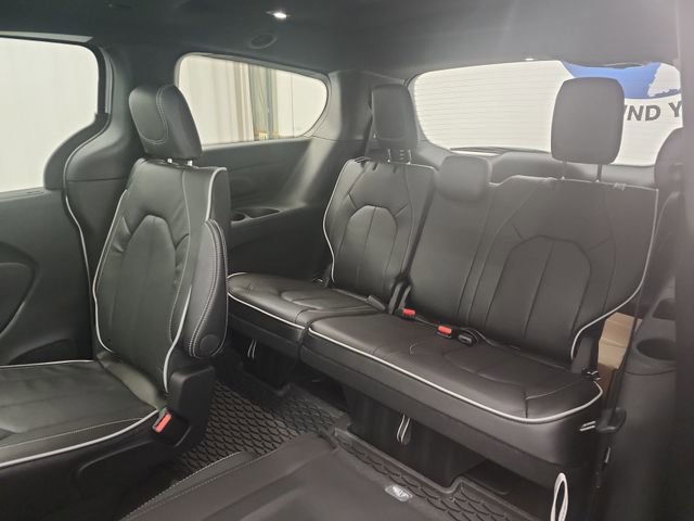 New 2026 Chrysler Pacifica Limited image 27