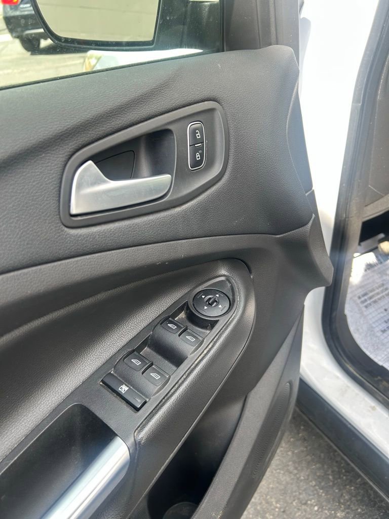 Used 2017 Ford Escape SE image 12