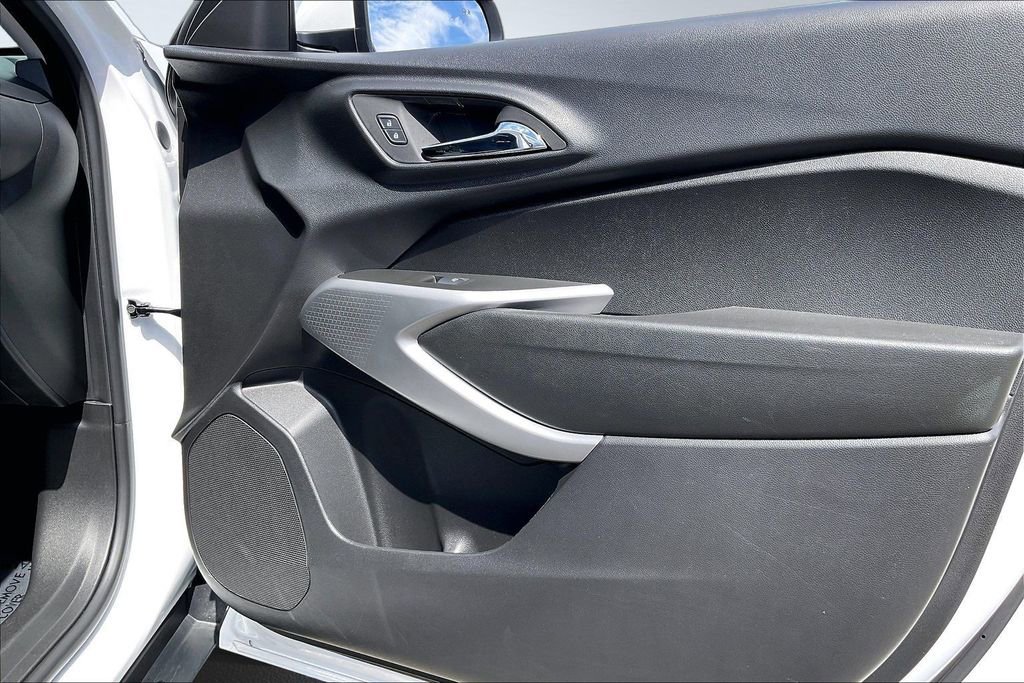 Used 2024 Chevrolet Trax LS w/ LS Convenience Package FWD image 23