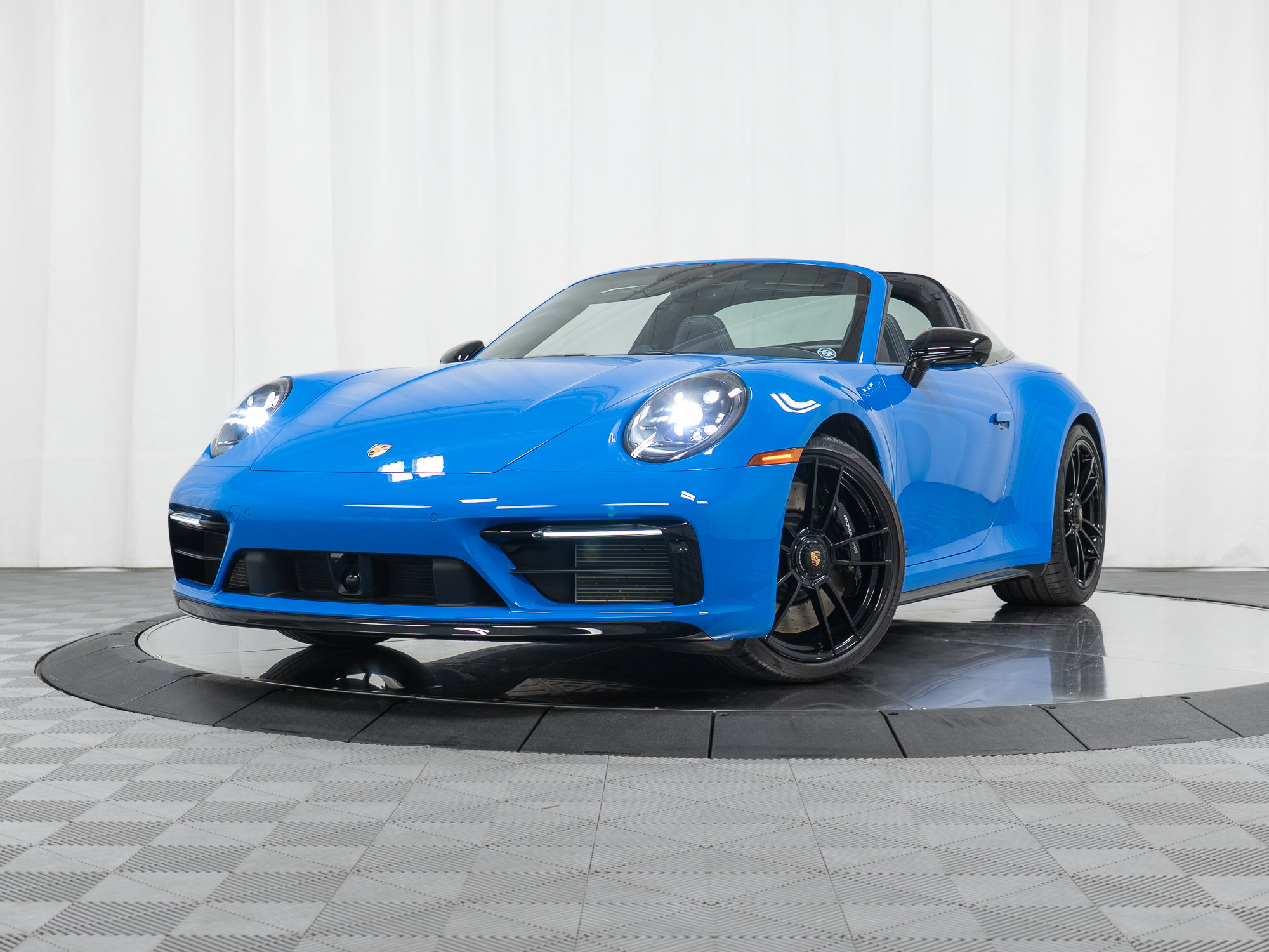 Certified 2023 Porsche 911 Targa 4 GTS w/ Premium Package AWD/4WD image 36