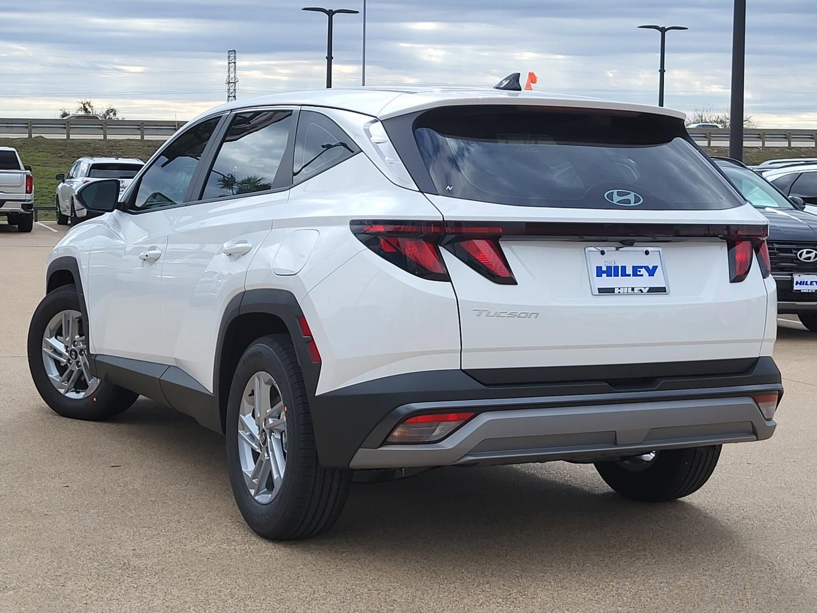 New 2026 Hyundai Tucson SE FWD image 3