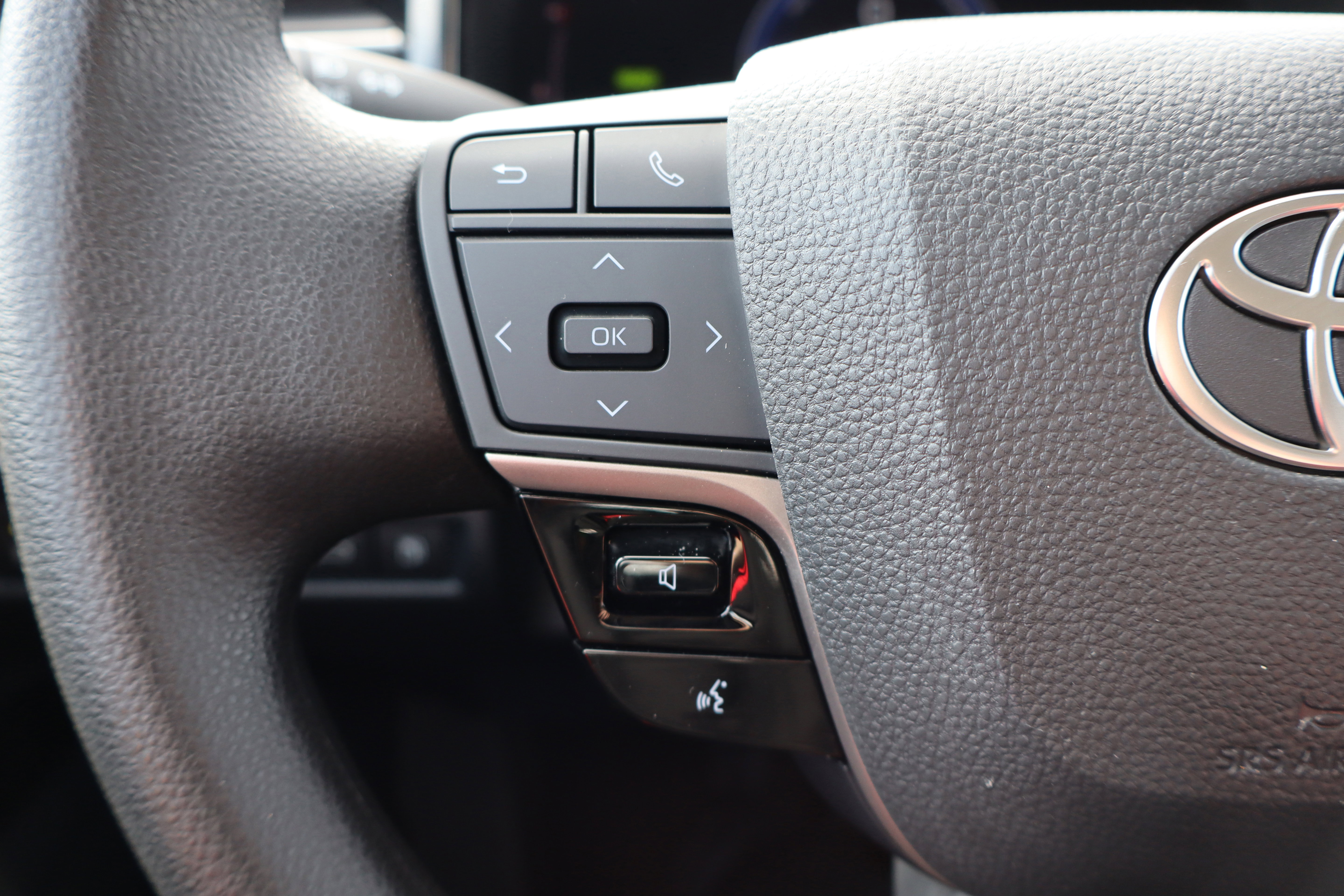 Used 2025 Toyota Camry LE image 16