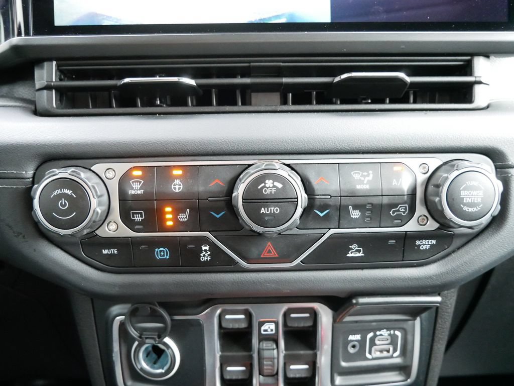 Used 2024 Jeep Wrangler Unlimited Sahara AWD/4WD image 20