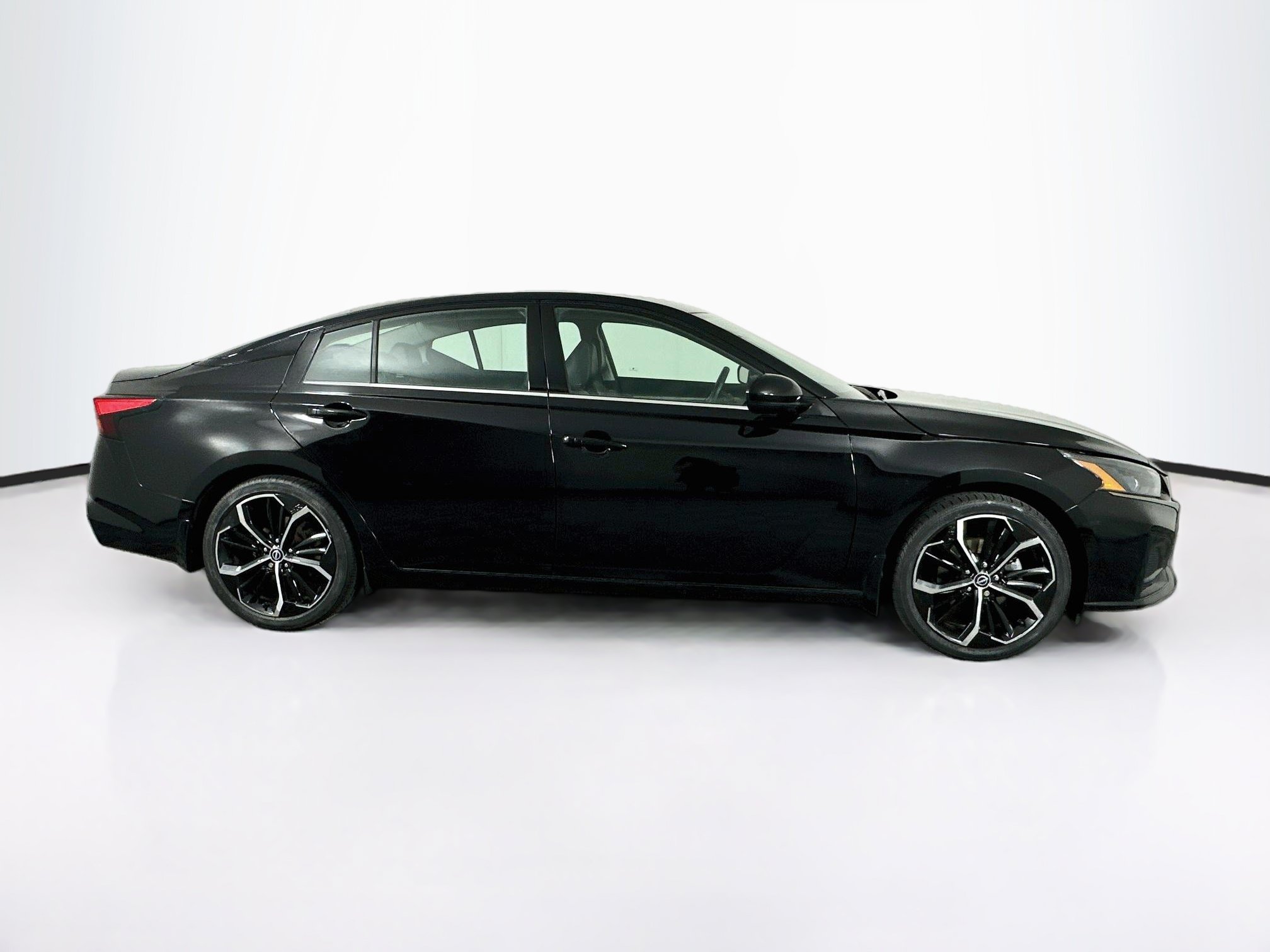 Used 2024 Nissan Altima 2.5 SR FWD image 10