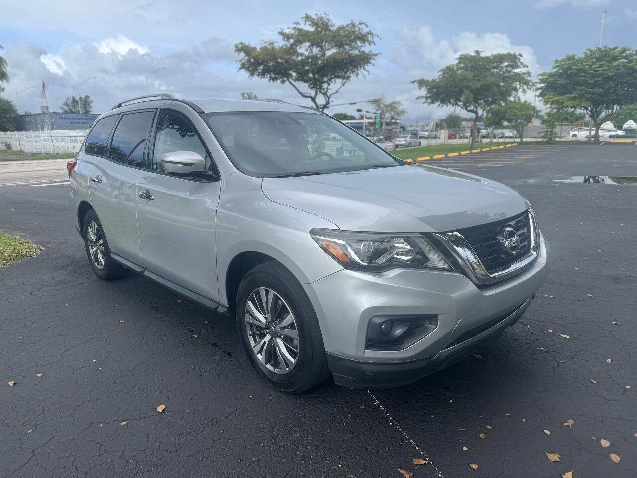 Used 2019 Nissan Pathfinder SV image 12