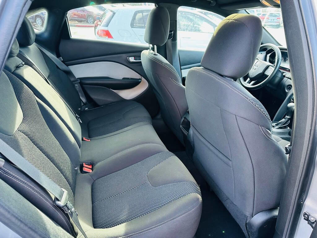 Used 2015 Dodge Dart SXT image 17