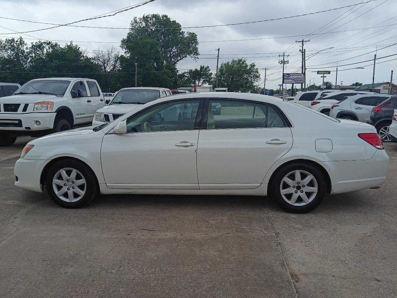 Used 2008 Toyota Avalon XLS FWD image 8