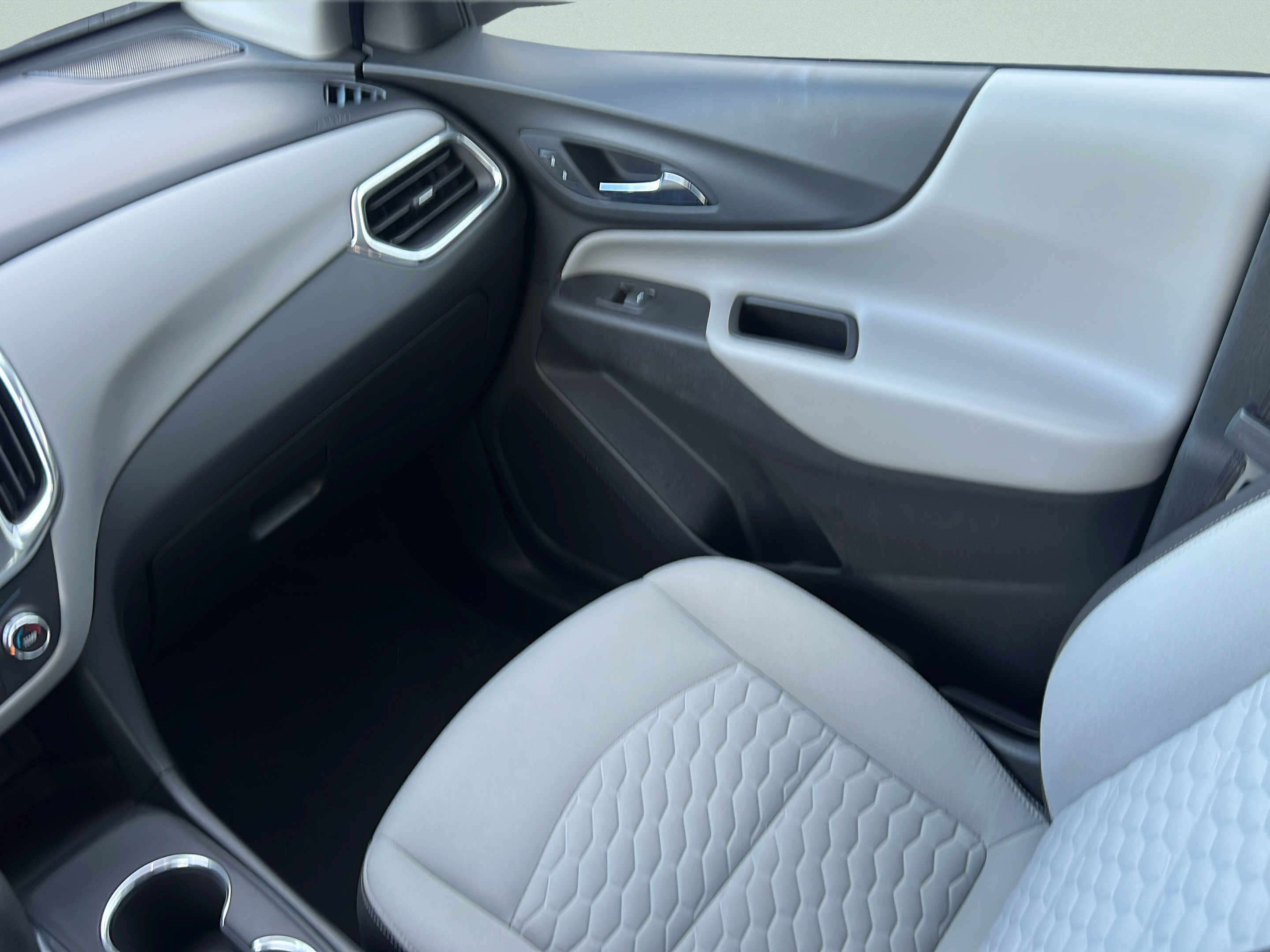 Used 2020 Chevrolet Equinox LS FWD image 13