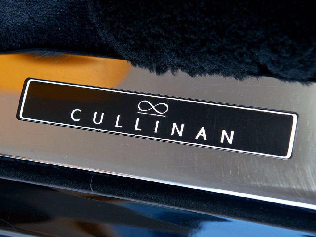 Certified 2022 Rolls-Royce Cullinan Black Badge w/ Leather Finishing Pack image 23
