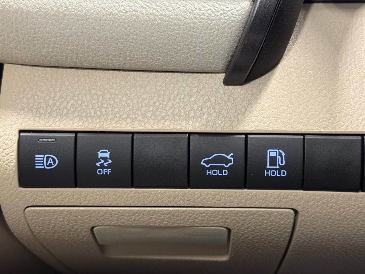 Used 2022 Toyota Camry XLE image 31