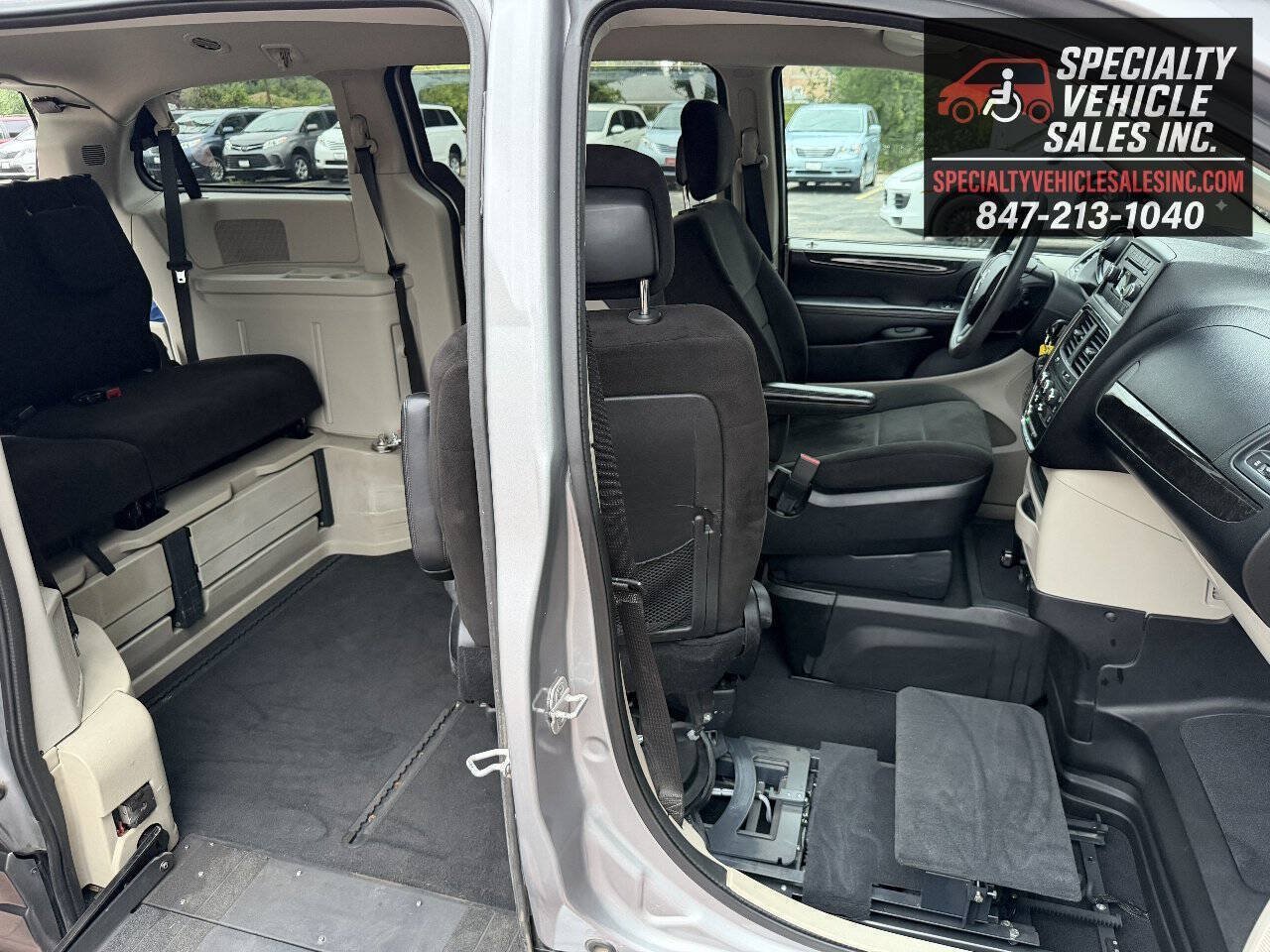Used 2013 Dodge Grand Caravan SXT FWD image 28