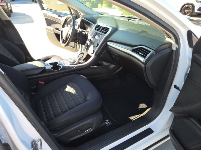 Used 2016 Ford Fusion SE FWD image 25