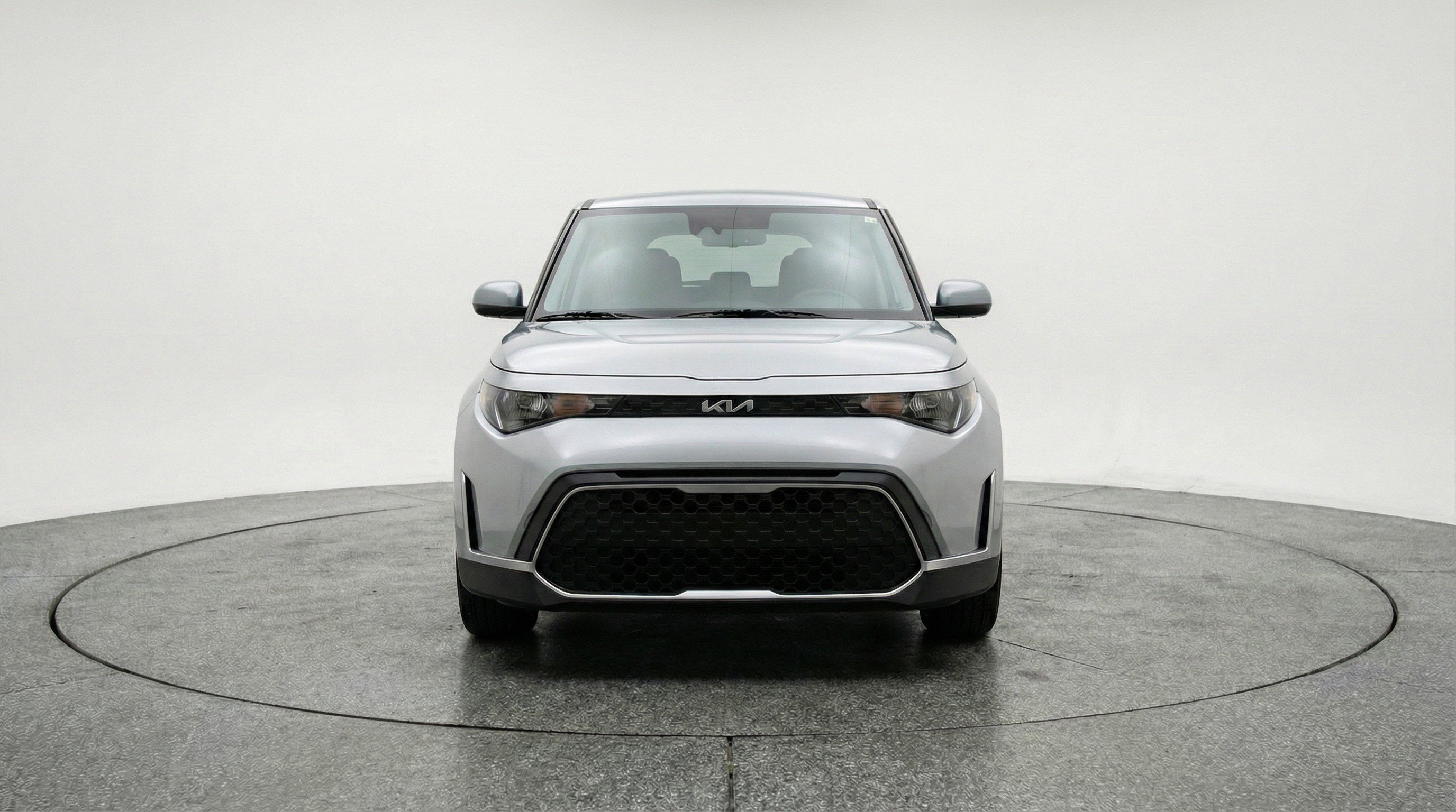 Used 2025 Kia Soul LX w/ LX Technology Package FWD image 2