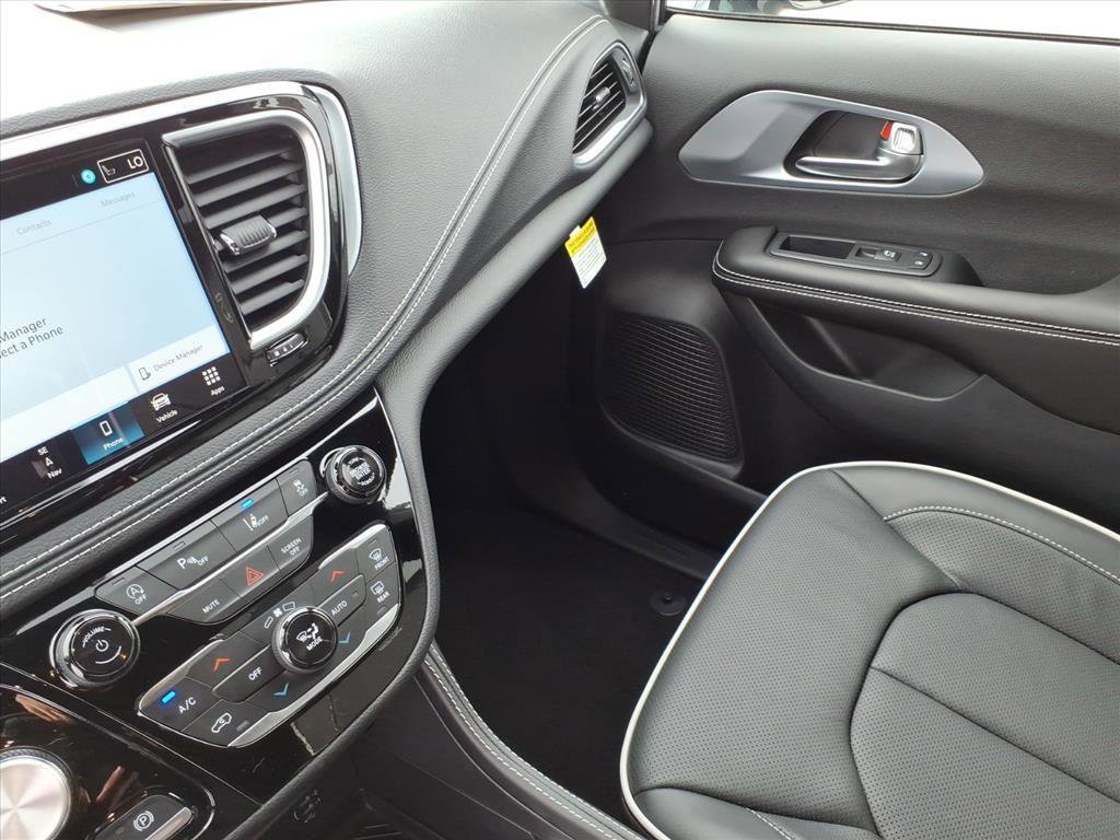 New 2026 Chrysler Pacifica Limited w/ S Appearance Package image 16