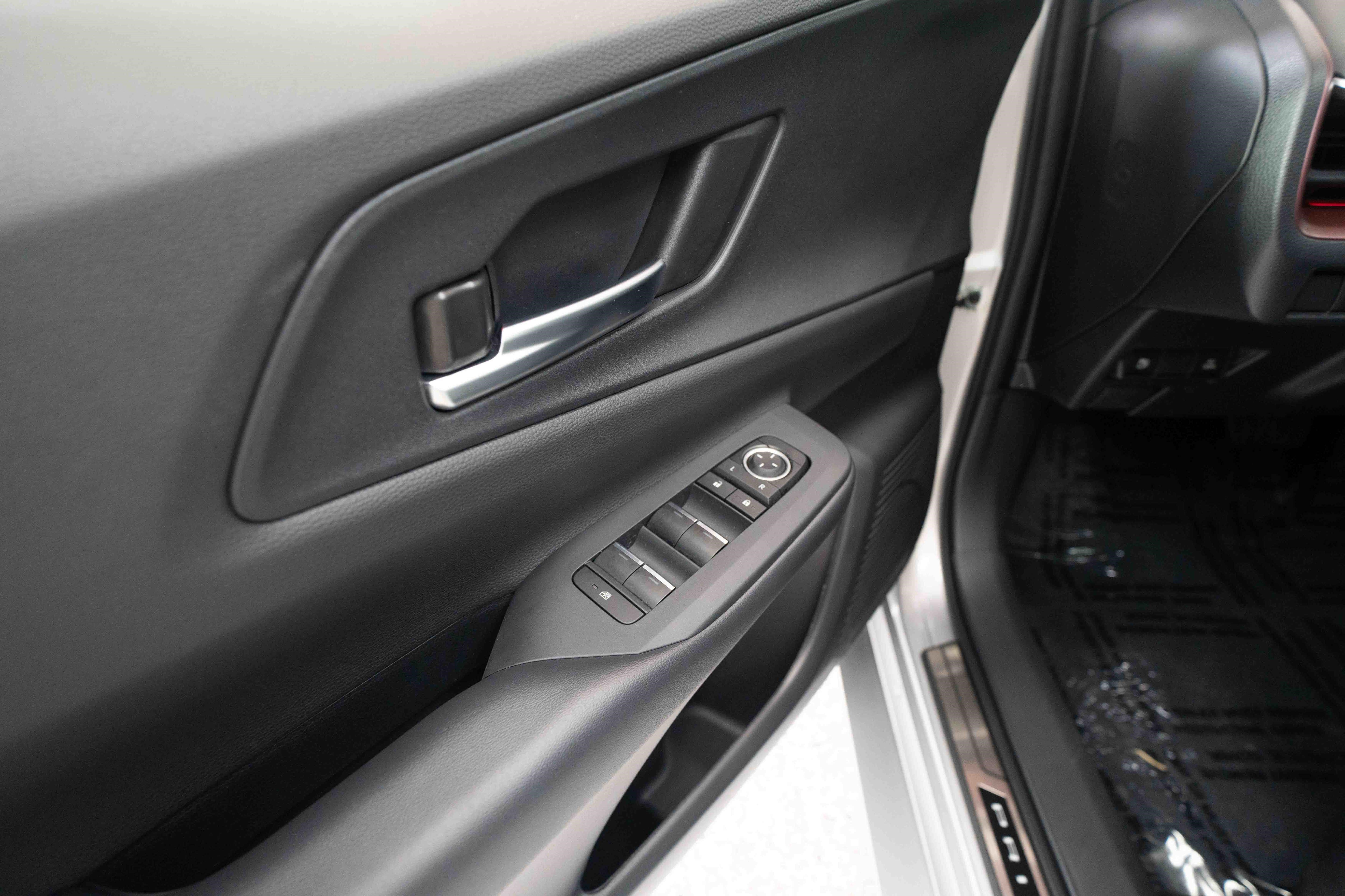 Certified 2026 Toyota Prius Plug-In Hybrid FWD image 8