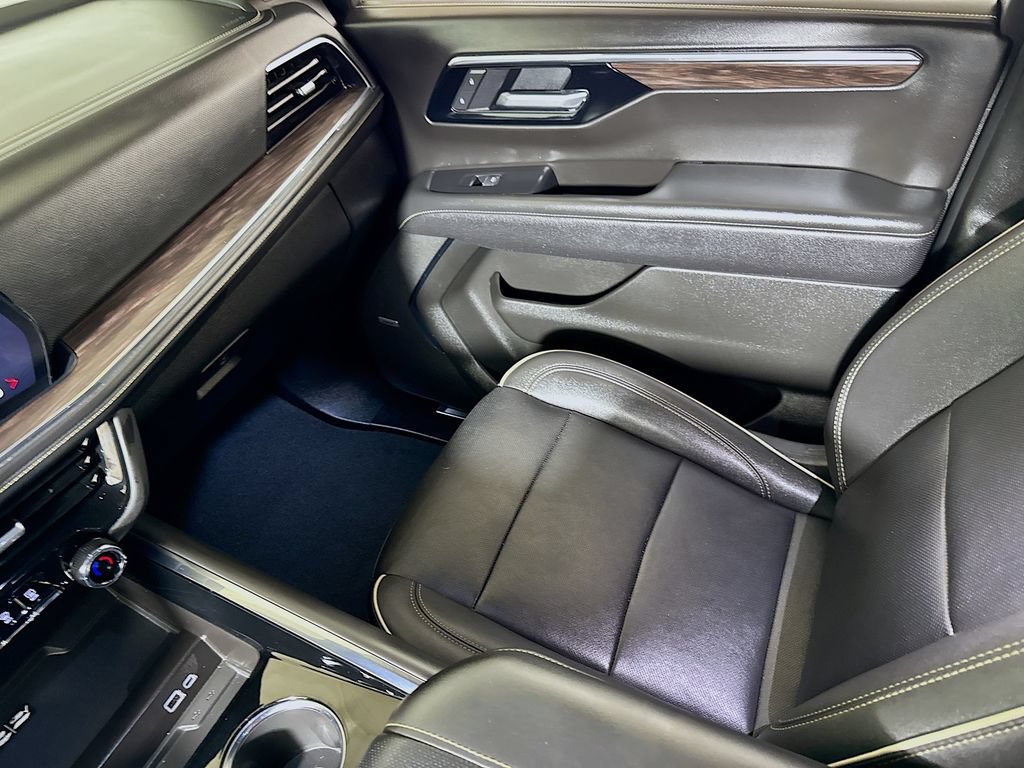 Certified 2025 Chevrolet Suburban Premier RWD image 22