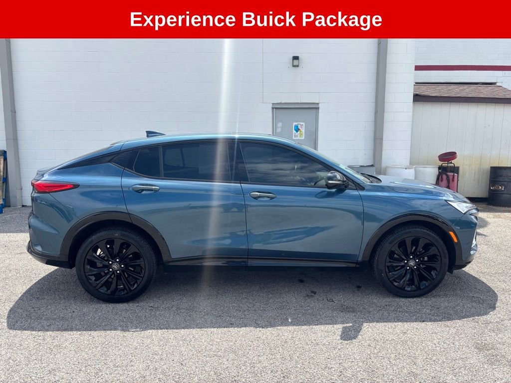 Used 2024 Buick Envista Sport Touring w/ Convenience I Package FWD image 2