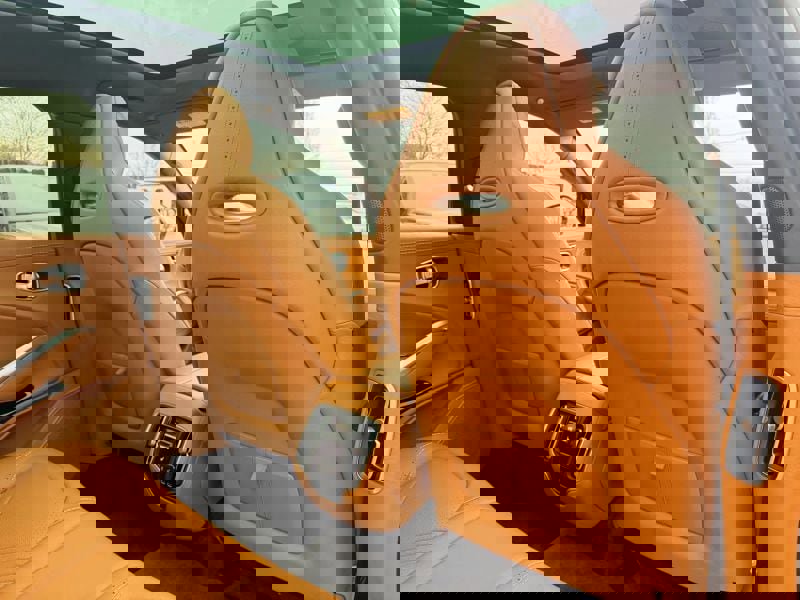 Used 2021 Aston Martin DBX image 26