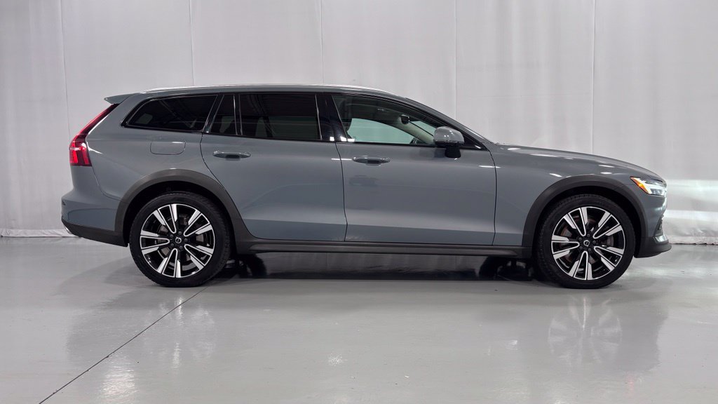 Used 2022 Volvo V60 T5 Cross Country w/ Climate Package AWD/4WD image 5