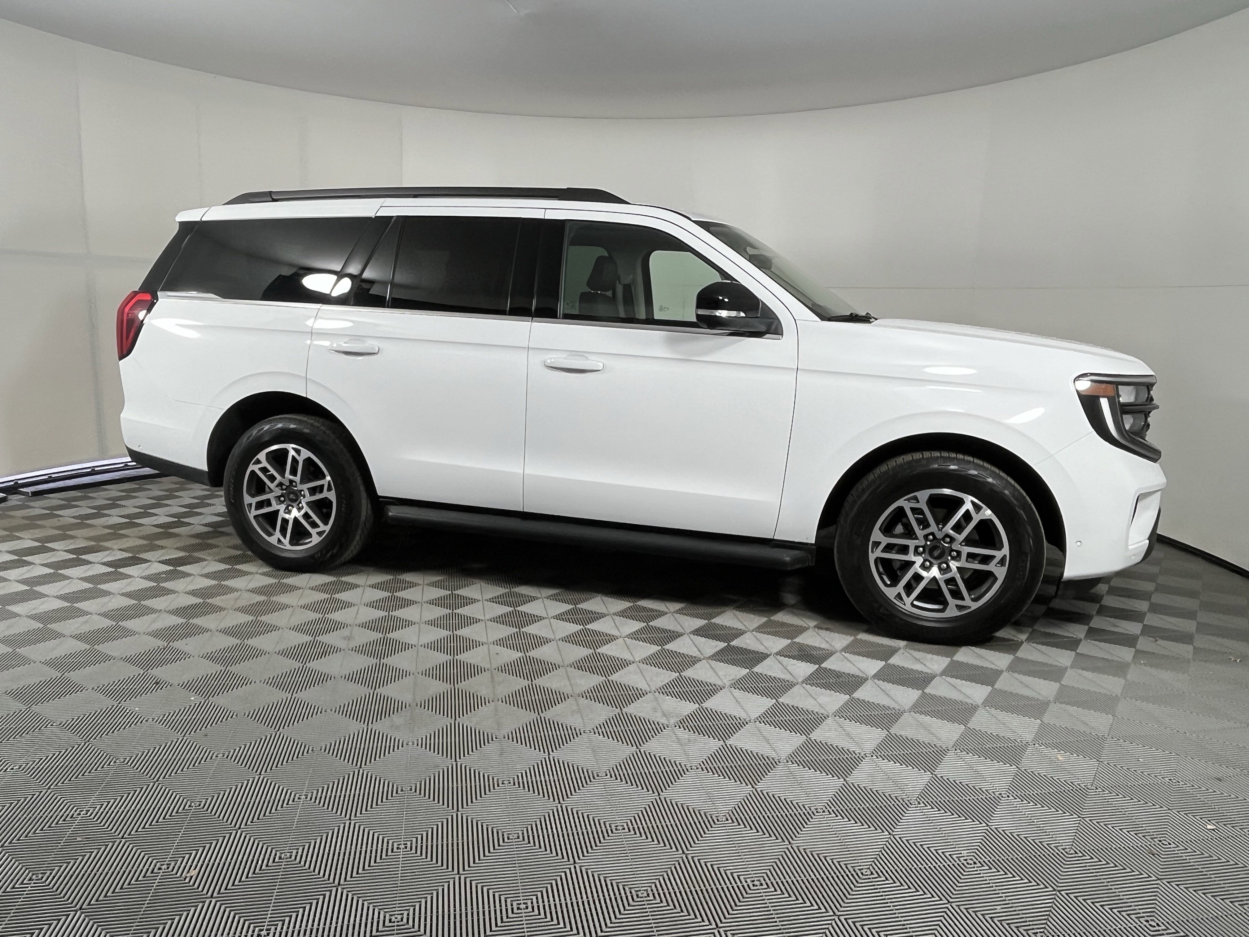 Used 2025 Ford Expedition Active image 7