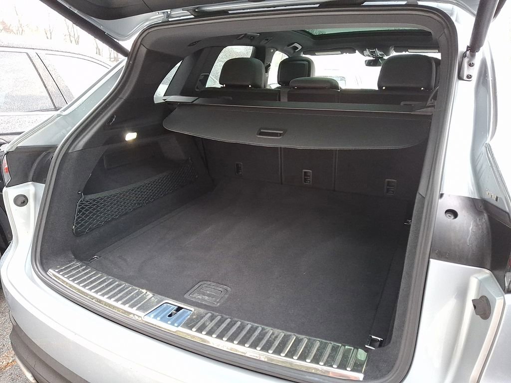 Used 2023 Porsche Cayenne w/ Premium Package image 26