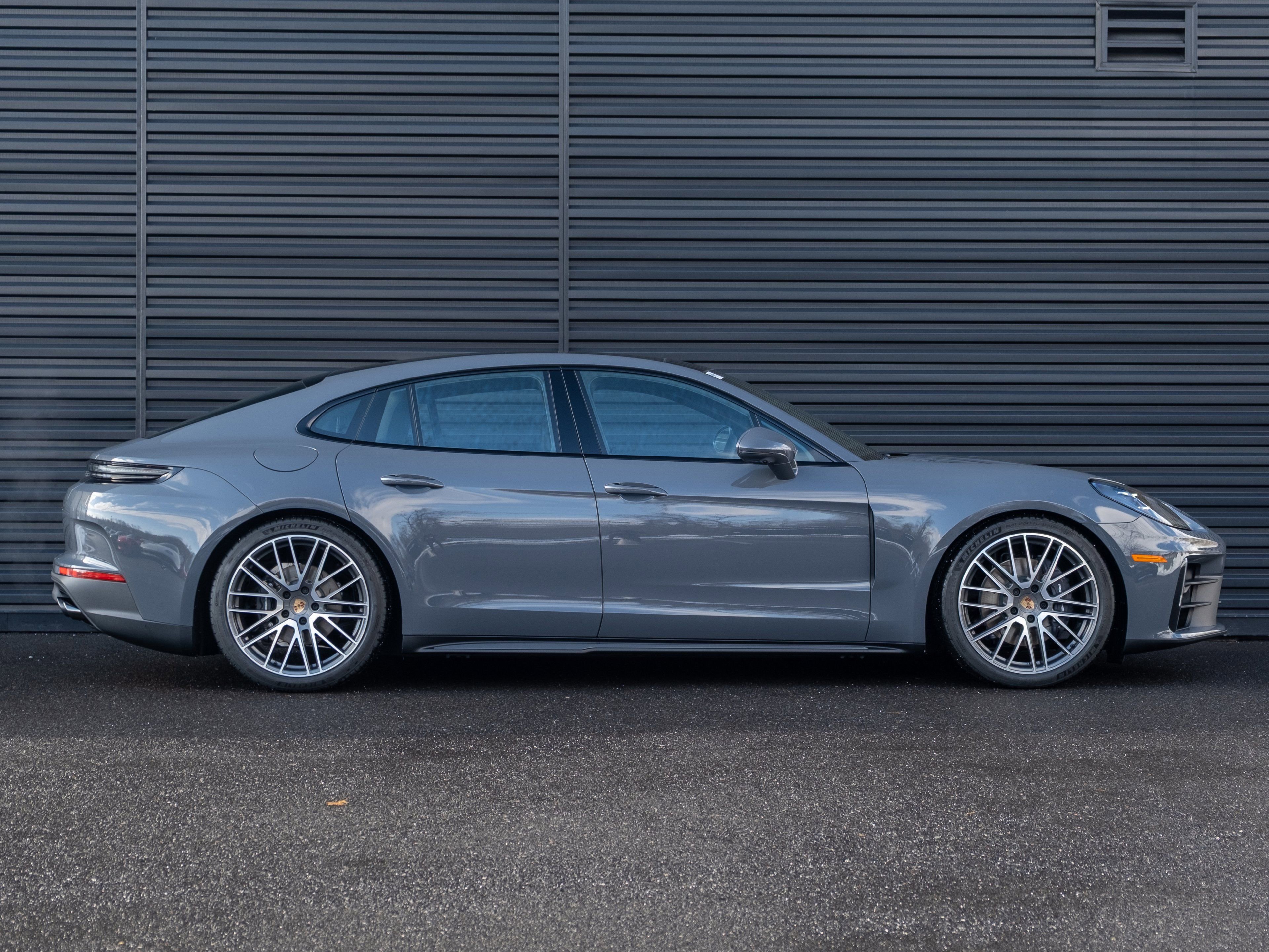 New 2026 Porsche Panamera 4 image 9