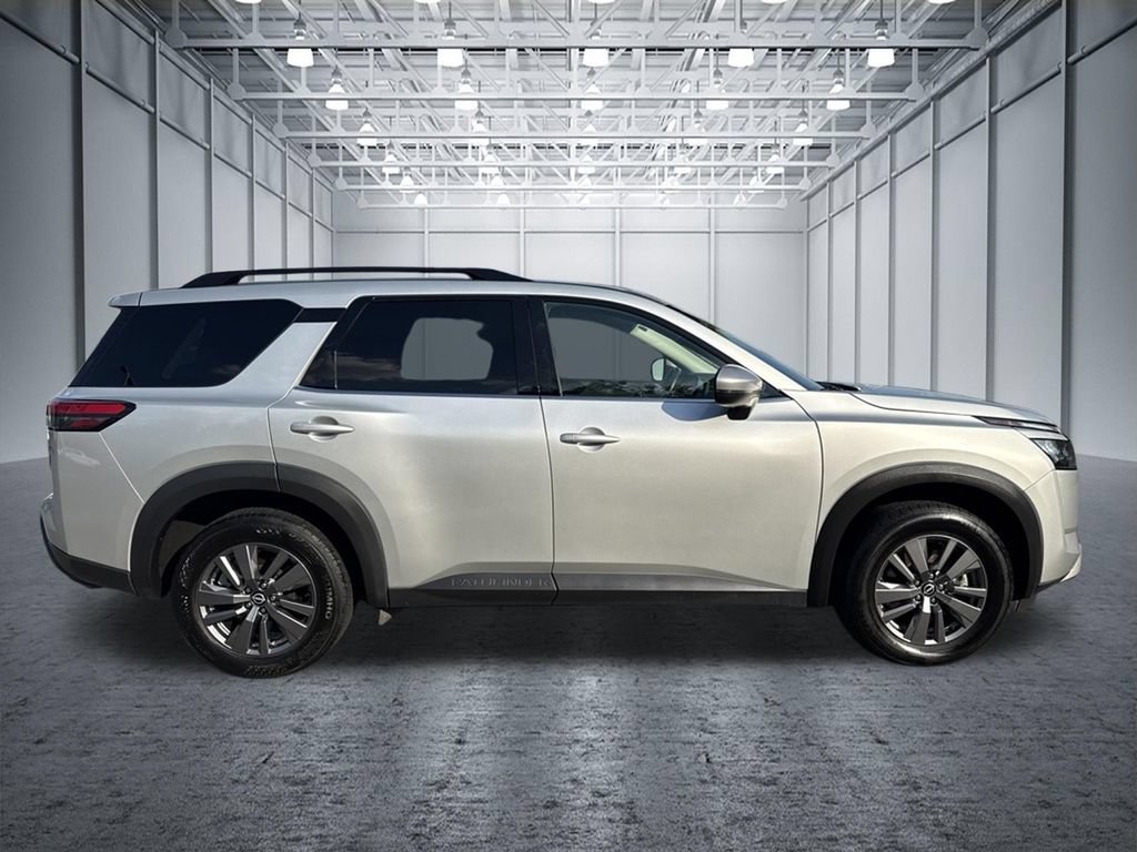 Used 2025 Nissan Pathfinder SV FWD image 10