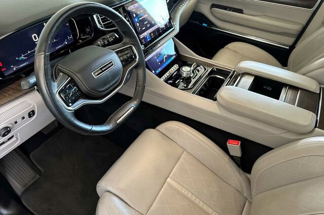 Used 2022 Jeep Grand Wagoneer Series II w/ Convenience Group III image 7