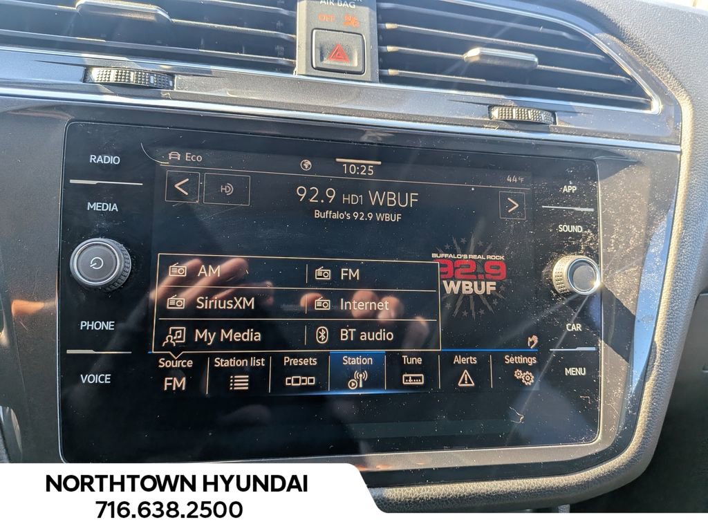 Used 2022 Volkswagen Tiguan SE image 19