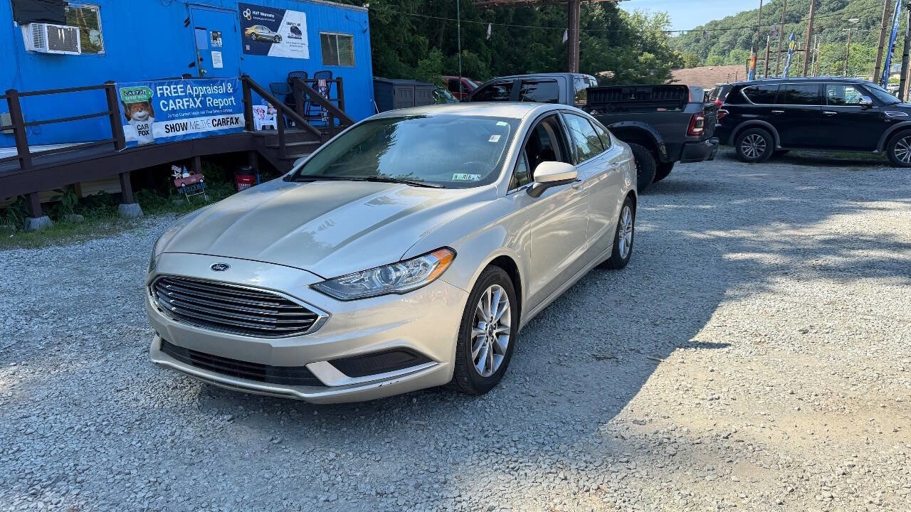 Used 2017 Ford Fusion SE w/ Fusion SE Technology Package image 4