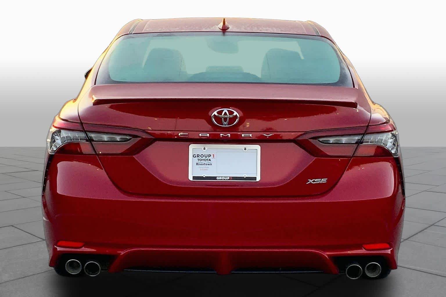 Used 2023 Toyota Camry XSE FWD image 5