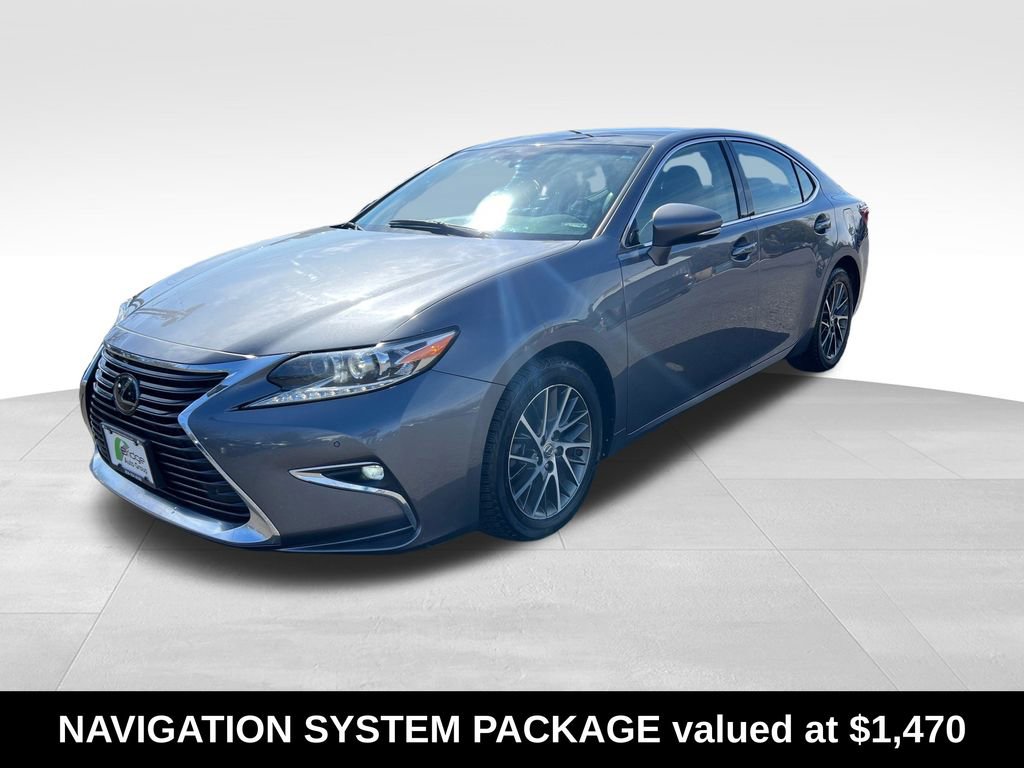 Used 2017 Lexus ES 350 w/ Luxury Package FWD image 4