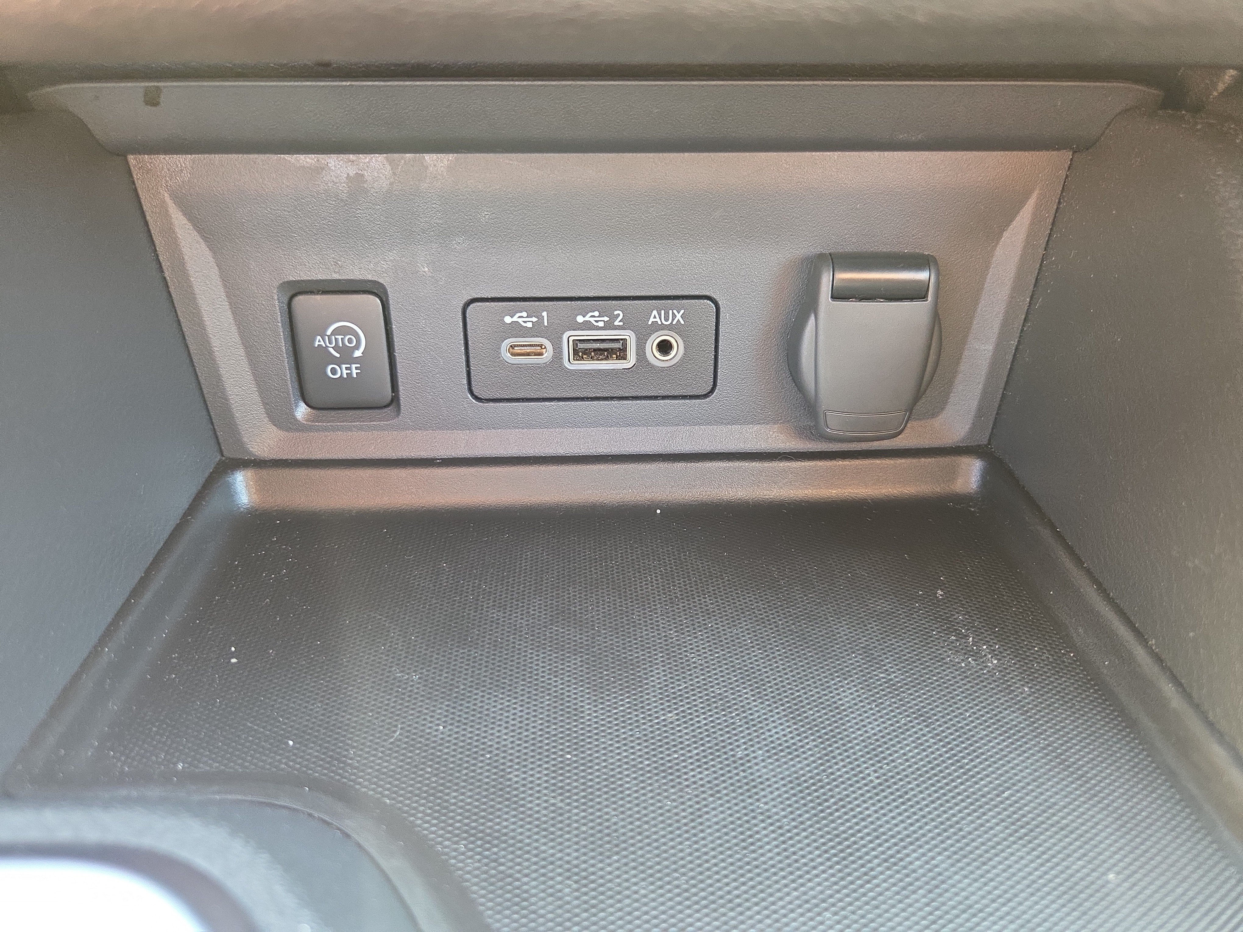 Used 2025 Nissan Sentra SR FWD image 16