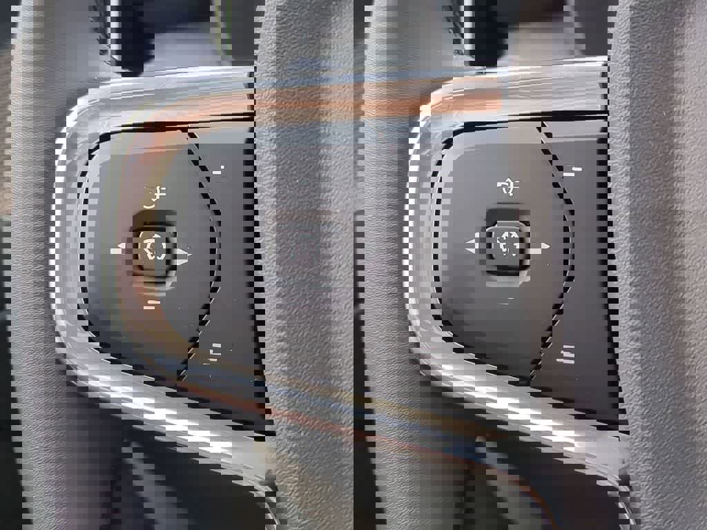 New 2026 Volvo XC40 B5 Core w/ Protection Package Premier image 23