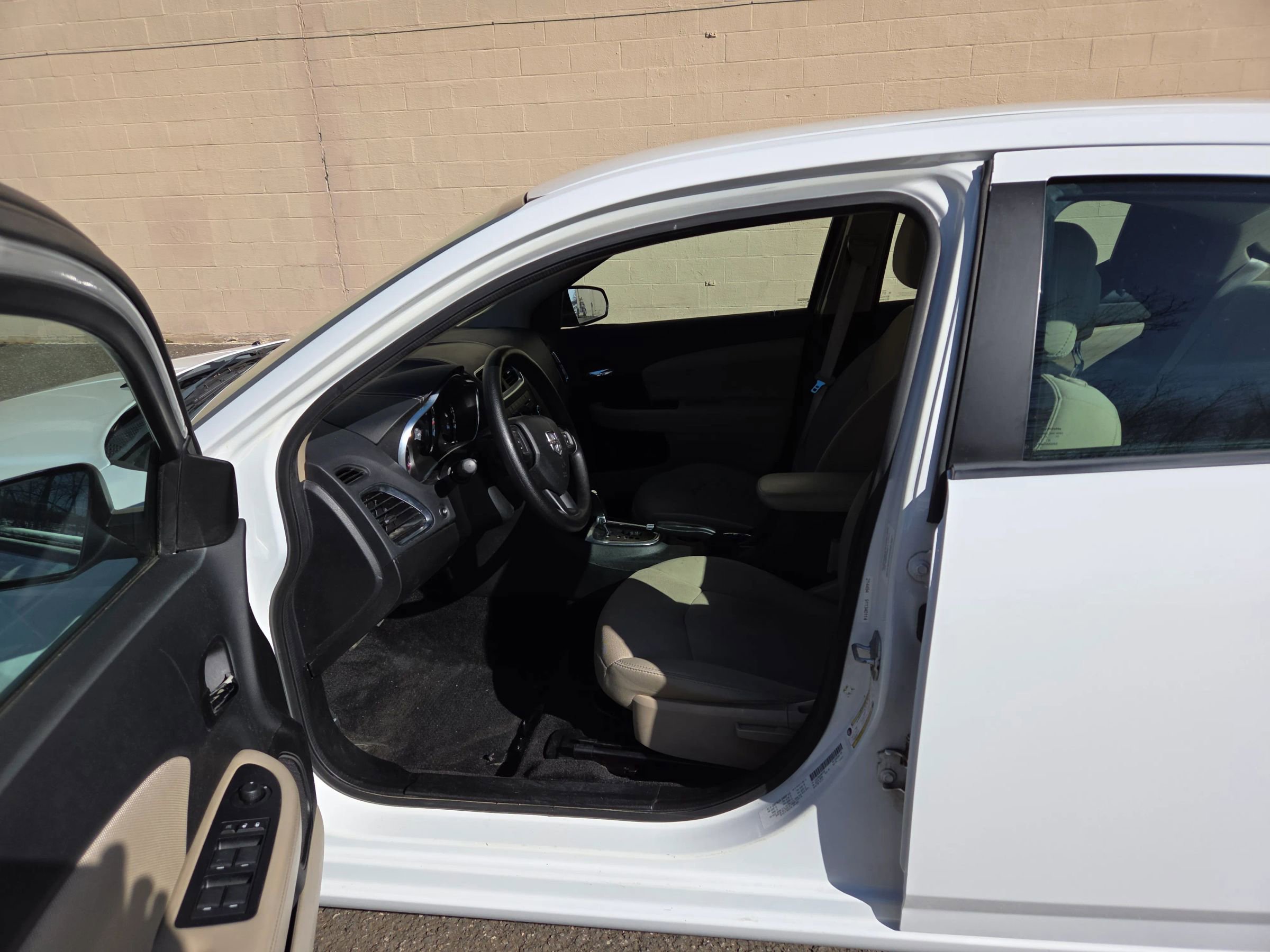 Used 2013 Dodge Avenger SE FWD image 8