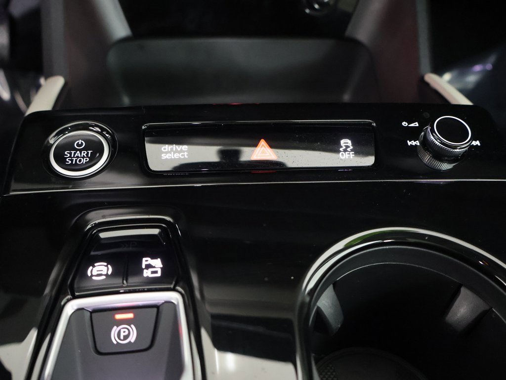 Used 2025 Audi Q6 e-tron Premium Plus image 5