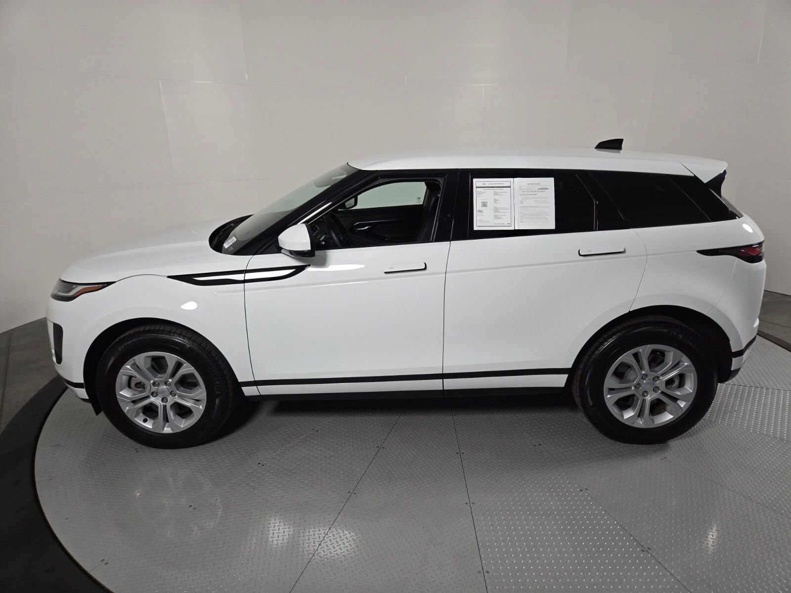 Used 2023 Land Rover Range Rover Evoque S image 32