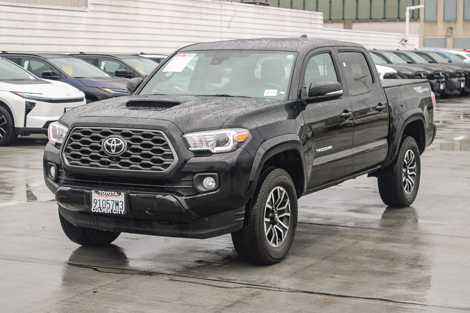 Used 2022 Toyota Tacoma TRD Sport w/ TRD Premium Sport Package image 3