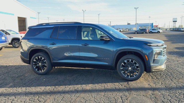 New 2026 Chevrolet Traverse LT w/ Sun and Wheel Package image 2