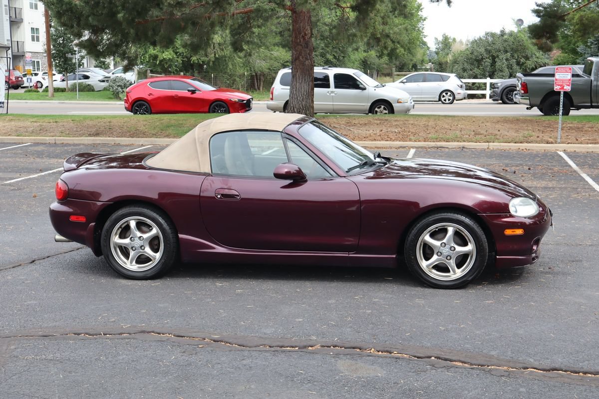 Used 2000 MAZDA MX-5 Miata RWD image 16