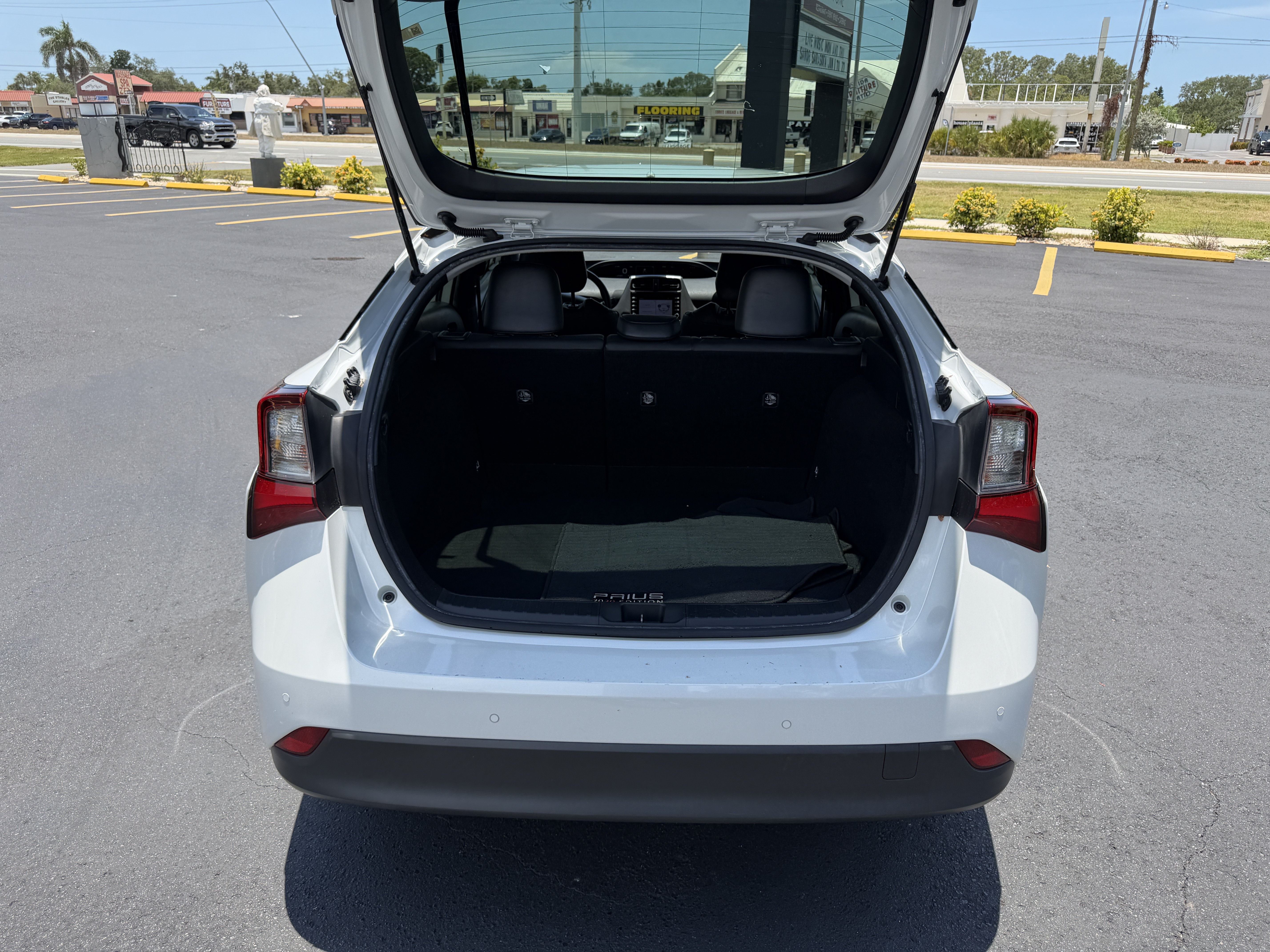 Used 2021 Toyota Prius FWD image 14