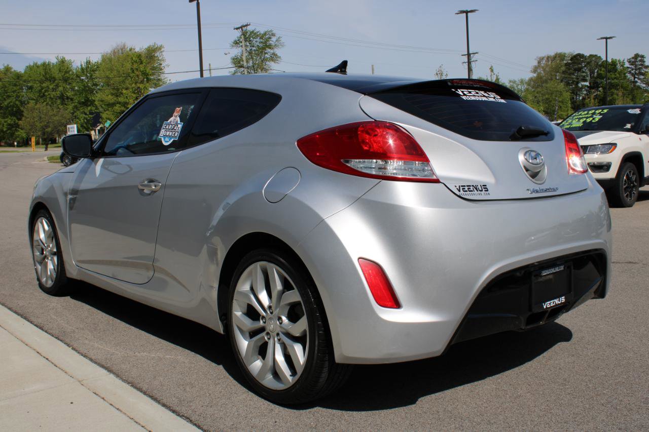 Used 2012 Hyundai Veloster w/ Style Pkg image 4