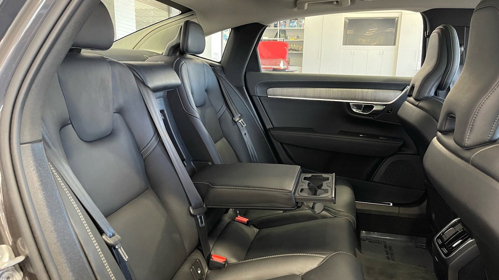 Used 2023 Volvo S90 B6 Ultimate w/ Protection Package Premier image 47