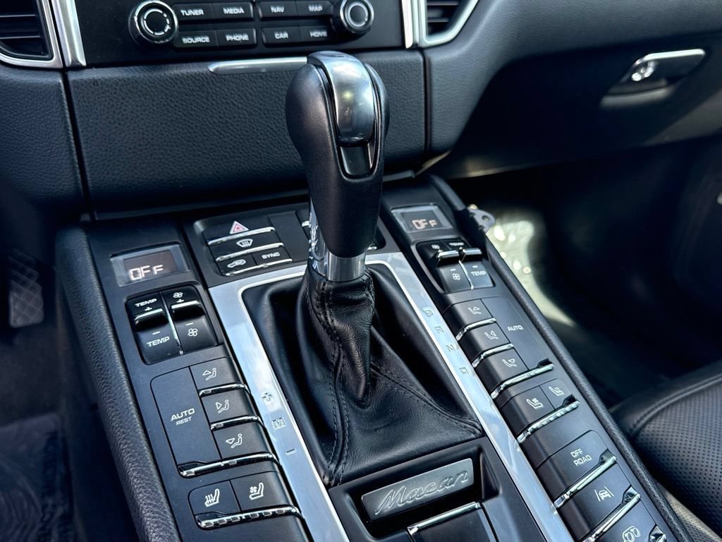 Used 2018 Porsche Macan Sport Edition AWD/4WD image 28