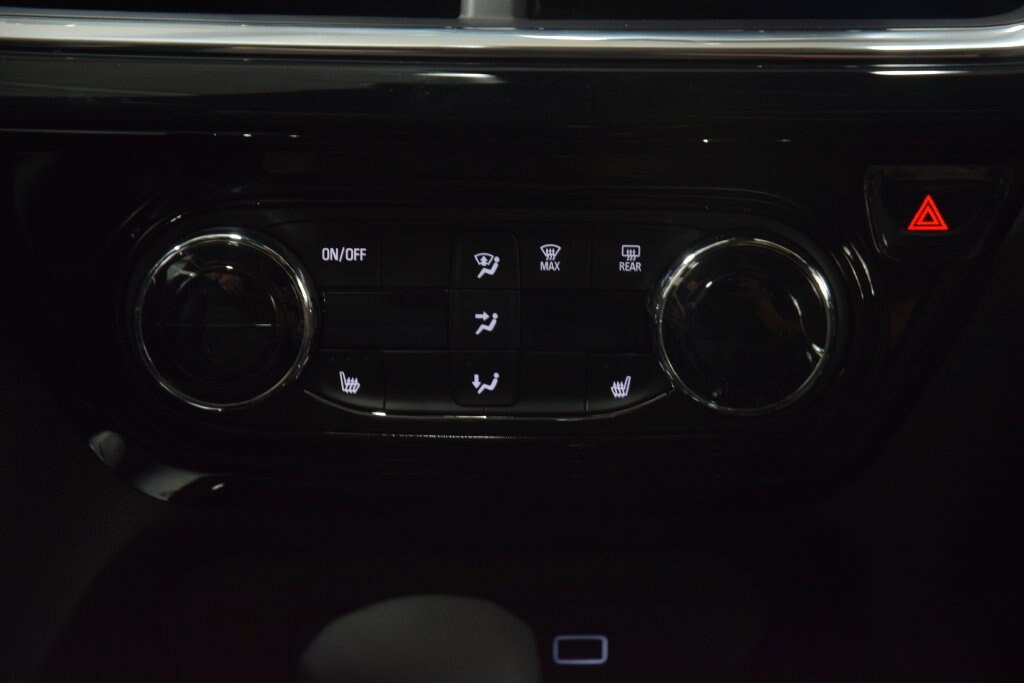 New 2026 Chevrolet Trax RS w/ Sunroof Package FWD image 31