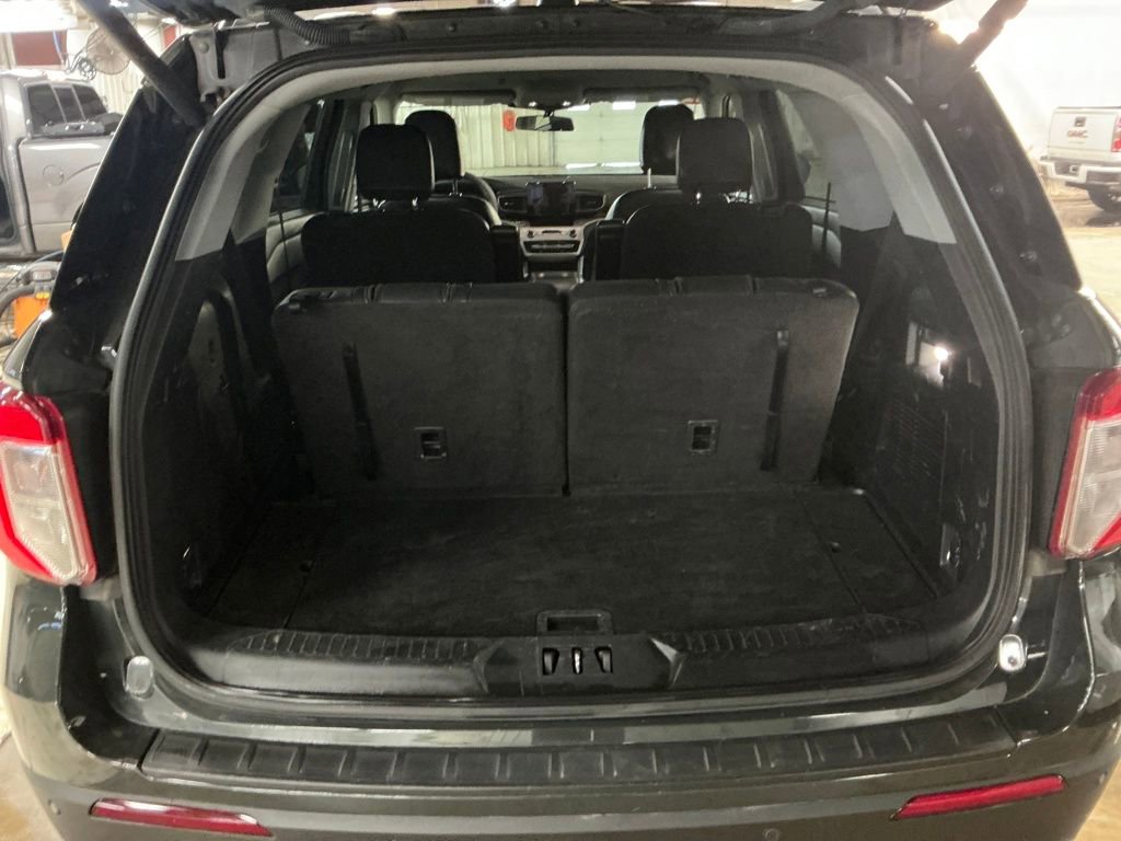 Used 2022 Ford Explorer XLT w/ Equipment Group 202A image 22